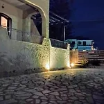 Rose House Case de vacanță